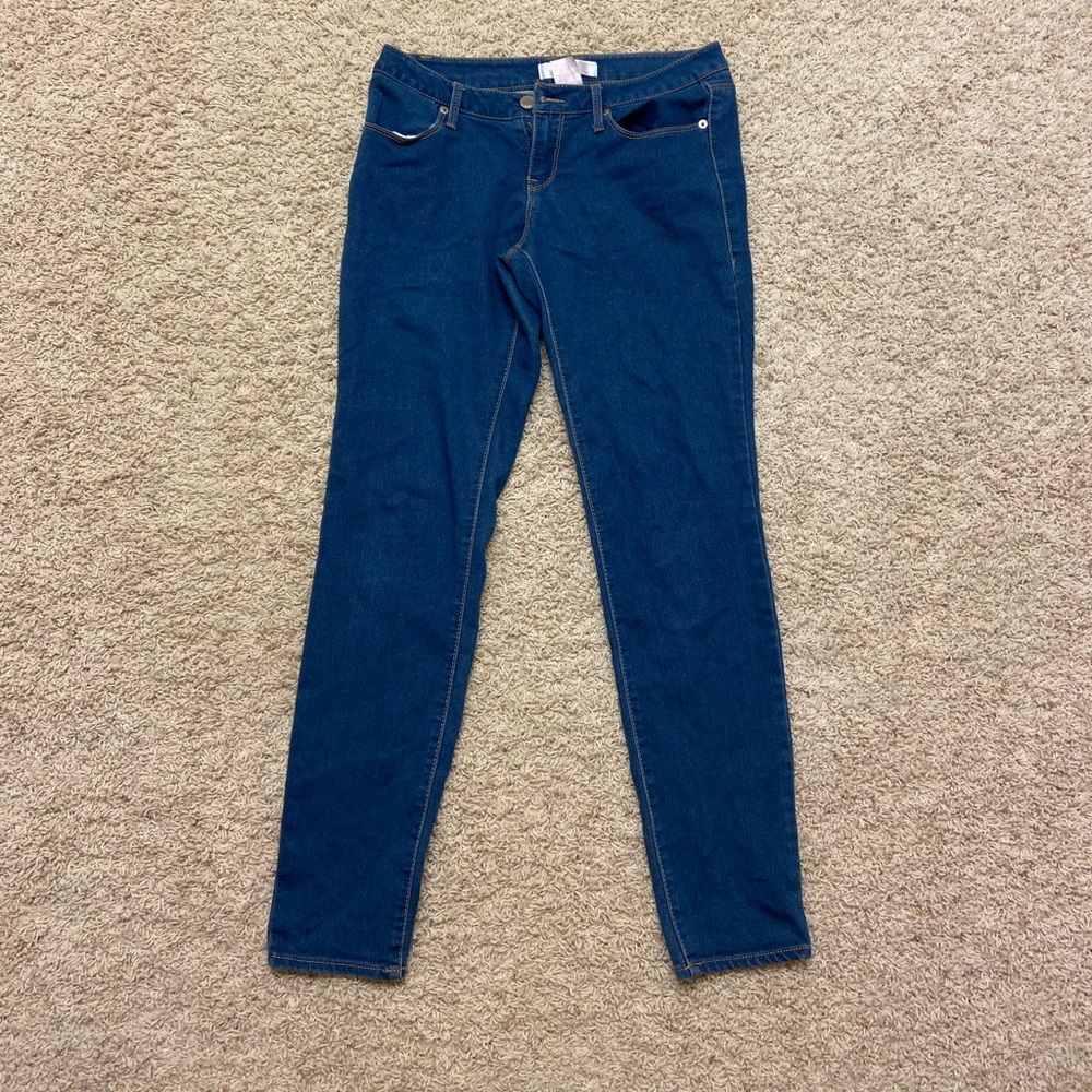 Women’s stretchy skinny jeans